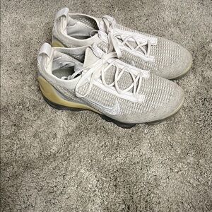 Nike Women's Sneakers in Cream and Tan